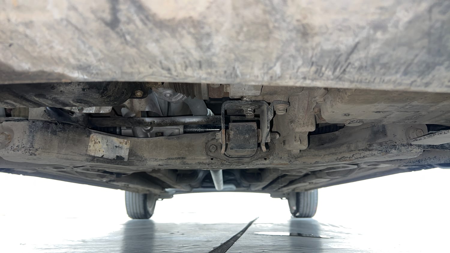 Used 2019 Hyundai Elite i20 Asta 1.2 (O) CVT Petrol Automatic extra FRONT LEFT UNDERBODY VIEW