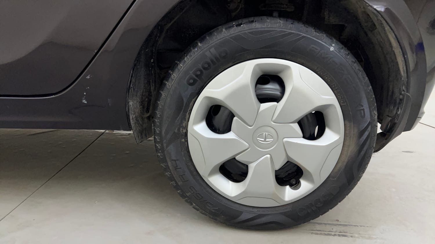 Used 2024 Tata Tiago EV XT Medium Range Electric Automatic tyres LEFT REAR TYRE RIM VIEW