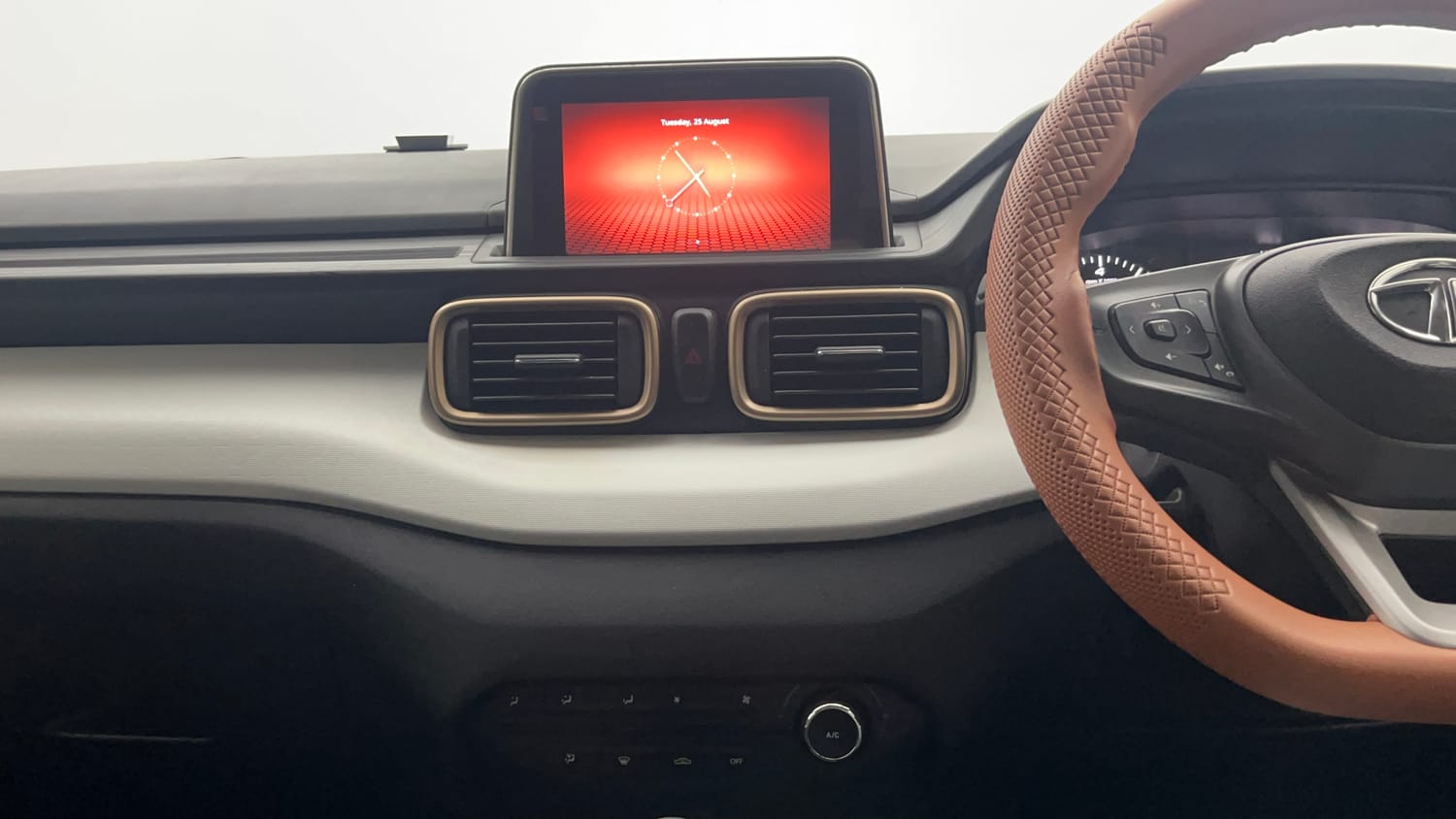 Used 2023 Tata Punch Accomplished MT Petrol Manual top_features Integrated (in-dash) music system