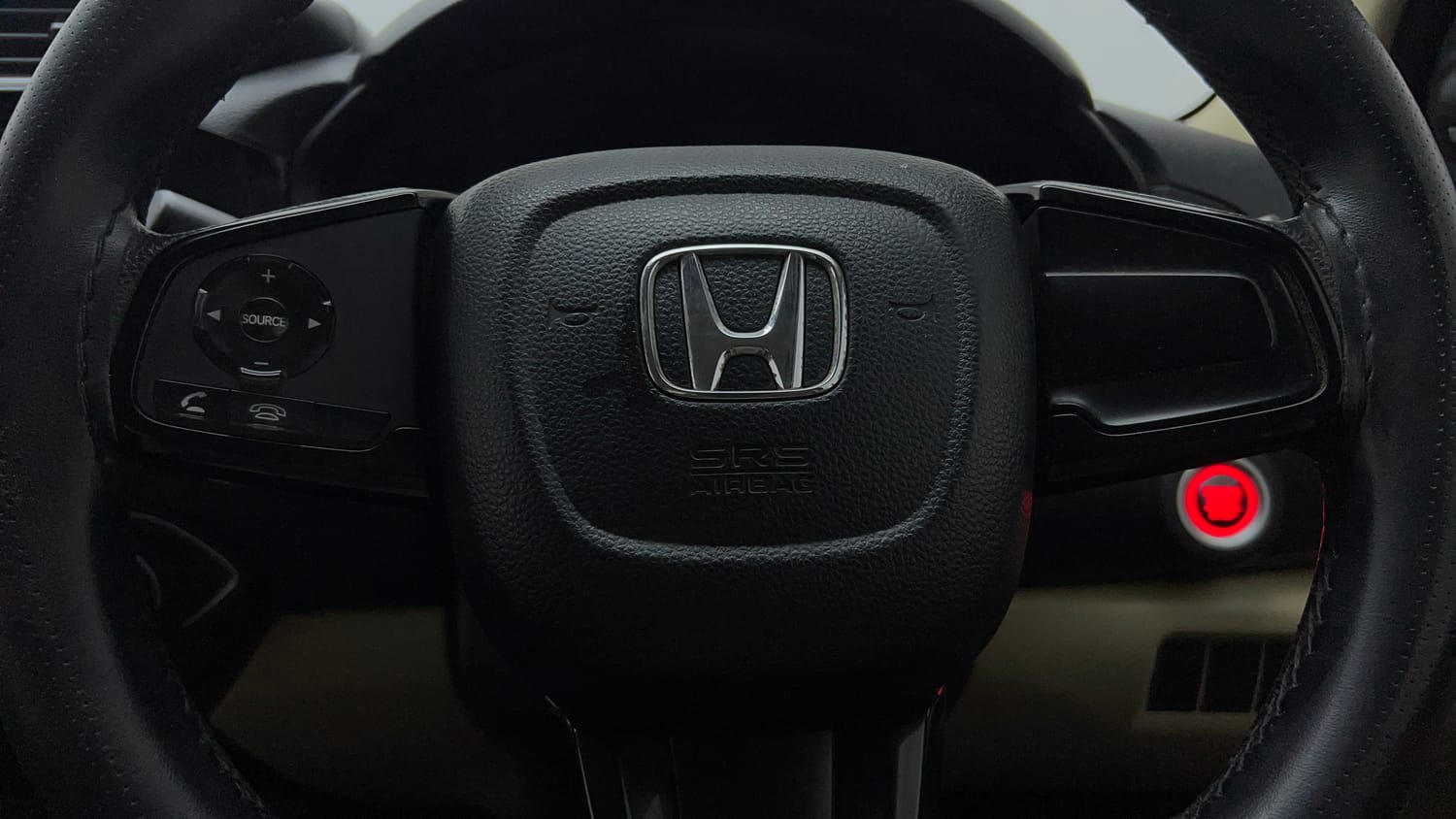 Used 2018 Honda Amaze 1.2 V CVT Petrol Petrol Automatic top_features Steering mounted controls