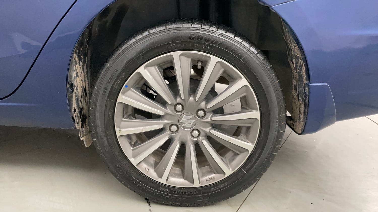 Used 2019 Maruti Suzuki Ciaz Alpha Hybrid 1.5 Petrol Manual tyres LEFT REAR TYRE RIM VIEW