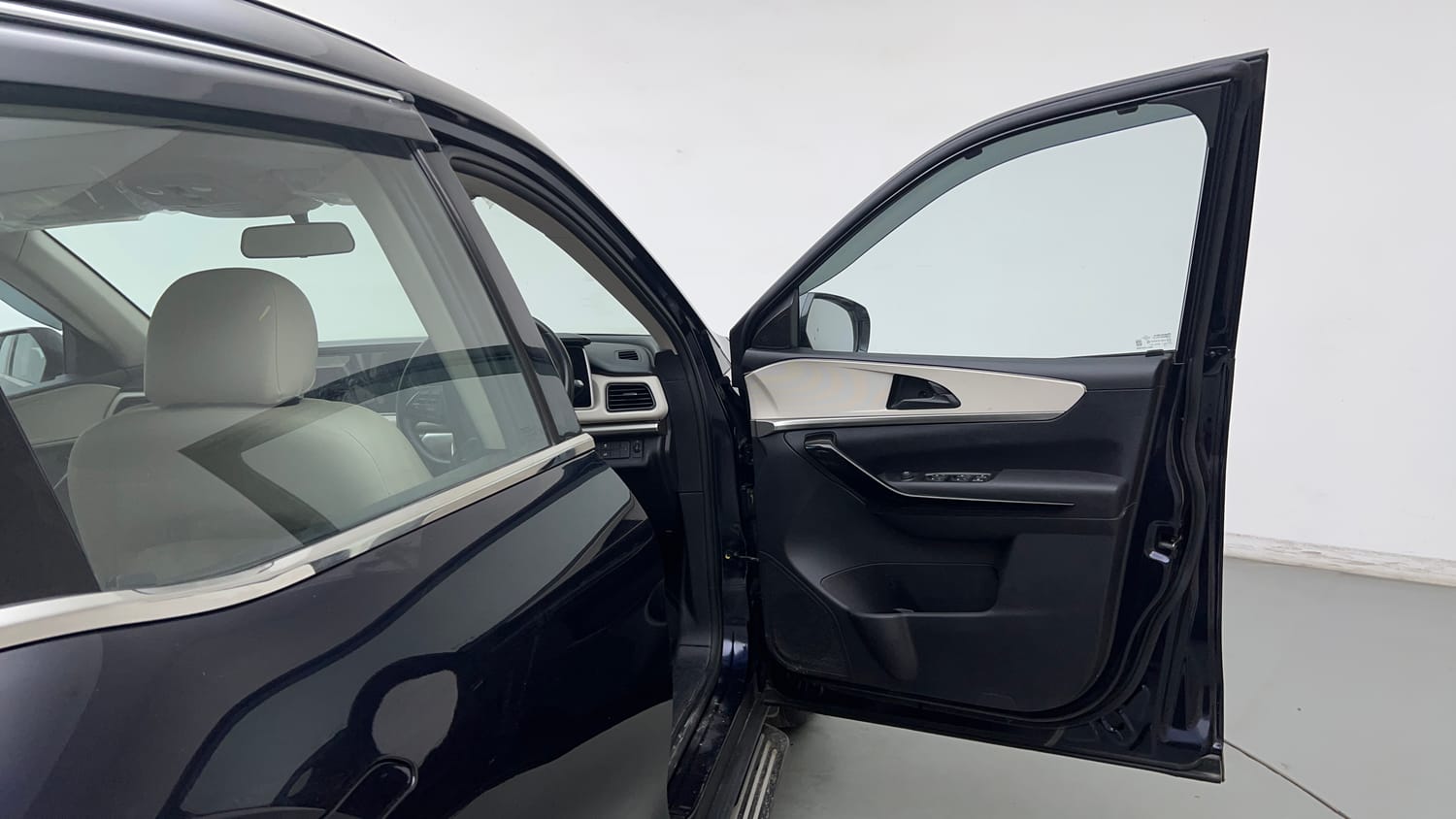 Used 2024 Mahindra XUV700 AX 5 Petrol AT 5 STR Petrol Automatic interior RIGHT FRONT DOOR OPEN VIEW