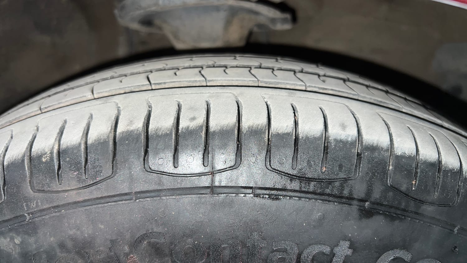 Used 2016 Hyundai i10 Magna 1.1 iRDE2 Petrol Manual tyres RIGHT FRONT TYRE TREAD VIEW