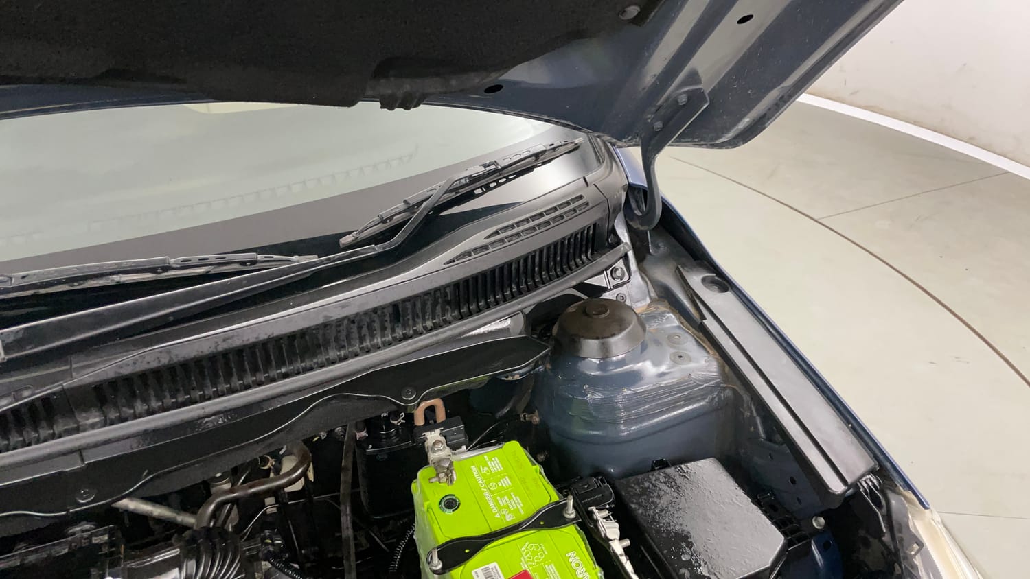 Used 2019 Maruti Suzuki Ciaz Alpha Hybrid 1.5 Petrol Manual engine ENGINE LEFT SIDE HINGE & APRON VIEW