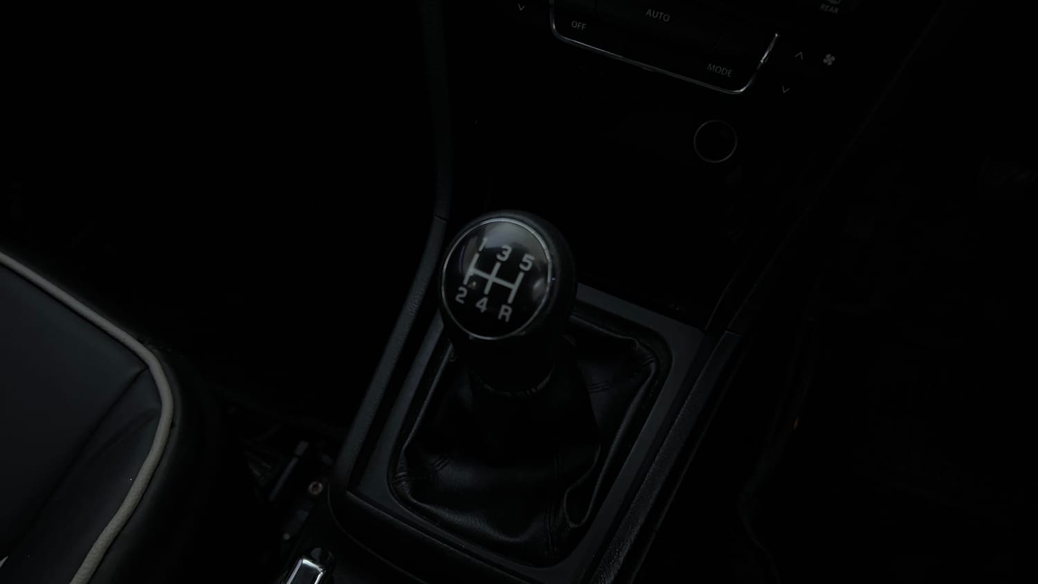 Used 2021 maruti-suzuki Vitara Brezza VXi Petrol Manual interior GEAR  KNOB VIEW