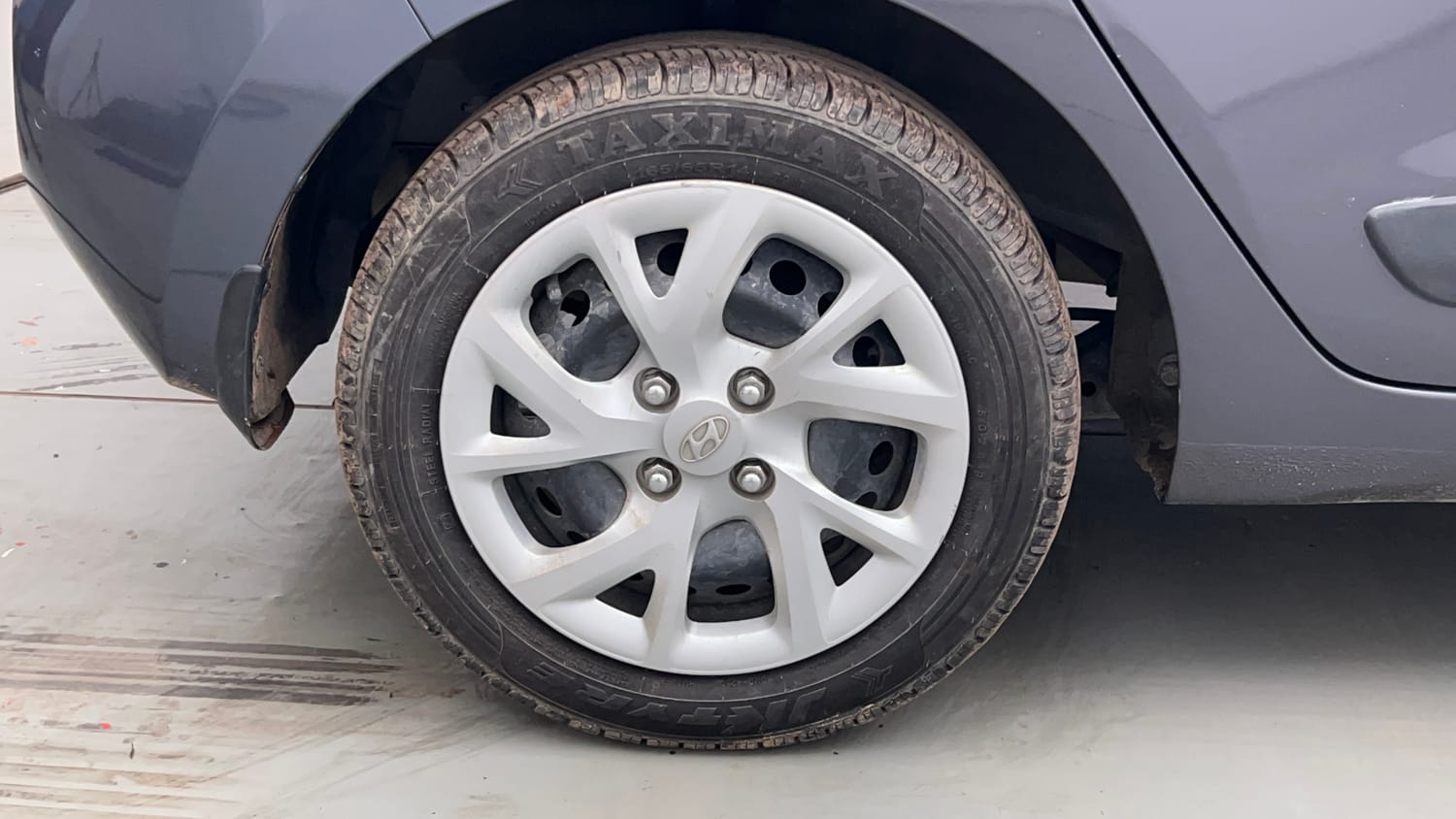Used 2018 Hyundai Grand i10 Sportz 1.2 Kappa VTVT Petrol Manual tyres RIGHT REAR TYRE RIM VIEW