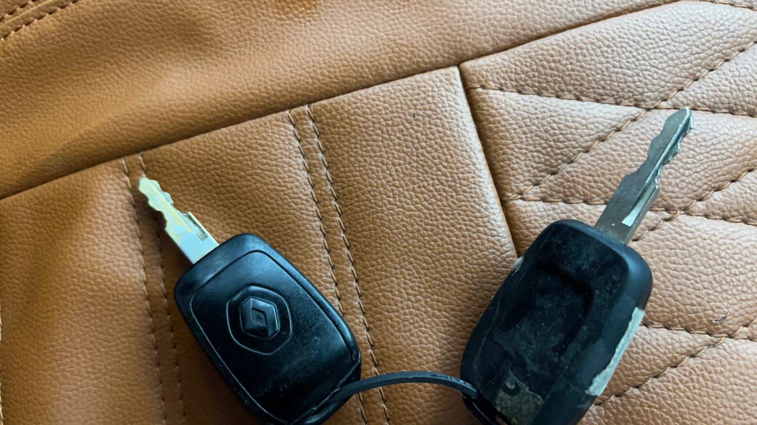 Used 2019 Renault Kwid RXT (O) 1.0 SCE Edition Petrol Manual extra CAR KEY VIEW