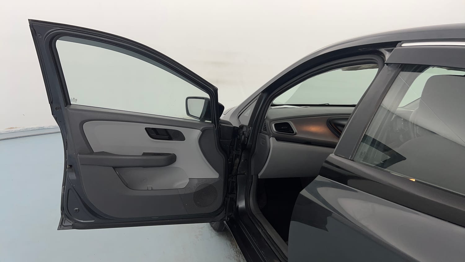 Used 2021 Tata Altroz XM Petrol Petrol Manual interior LEFT FRONT DOOR OPEN VIEW