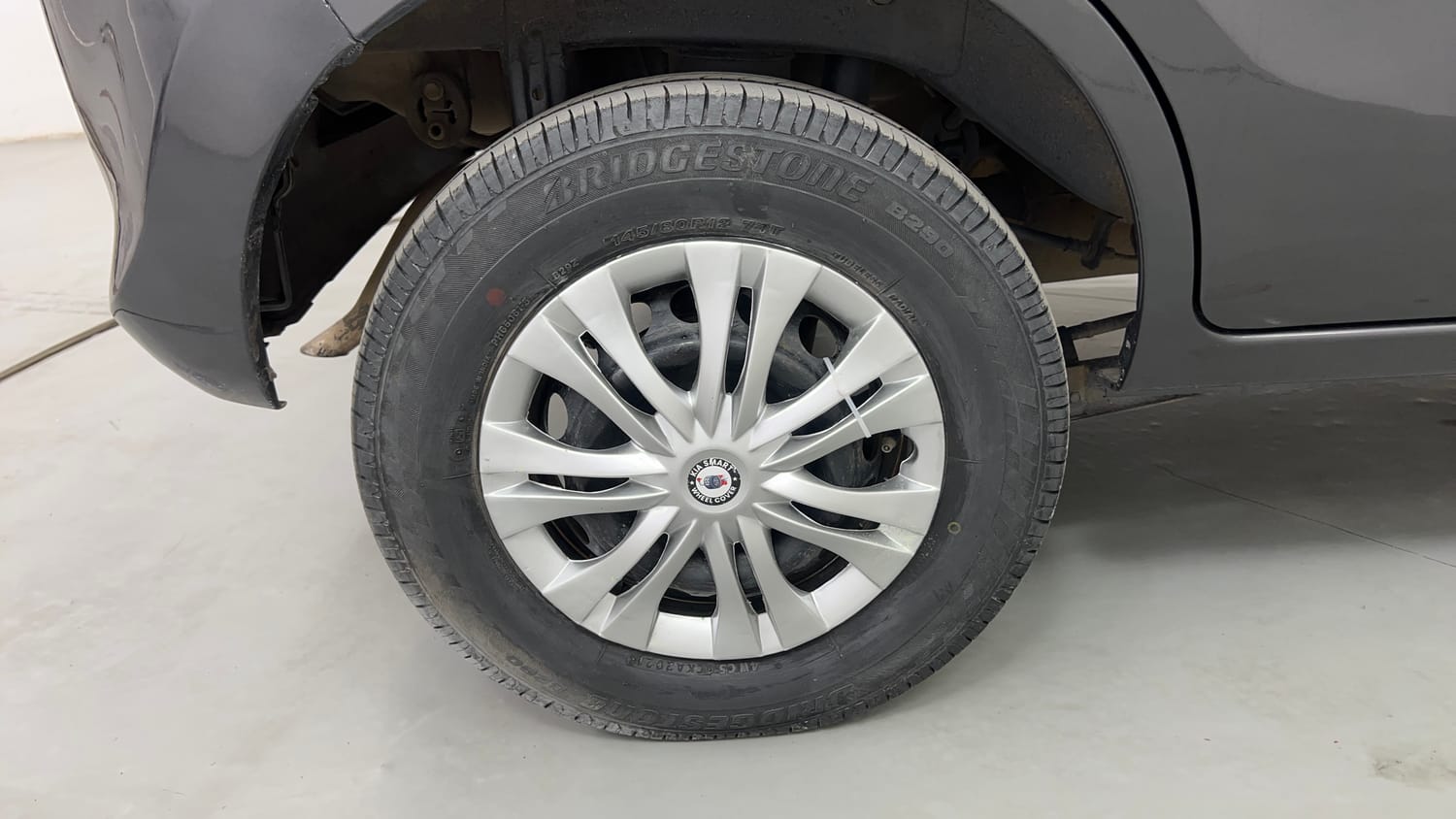 Used 2014 Maruti Suzuki Alto 800 LXI CNG (outside fitted) Cng Manual tyres RIGHT REAR TYRE RIM VIEW