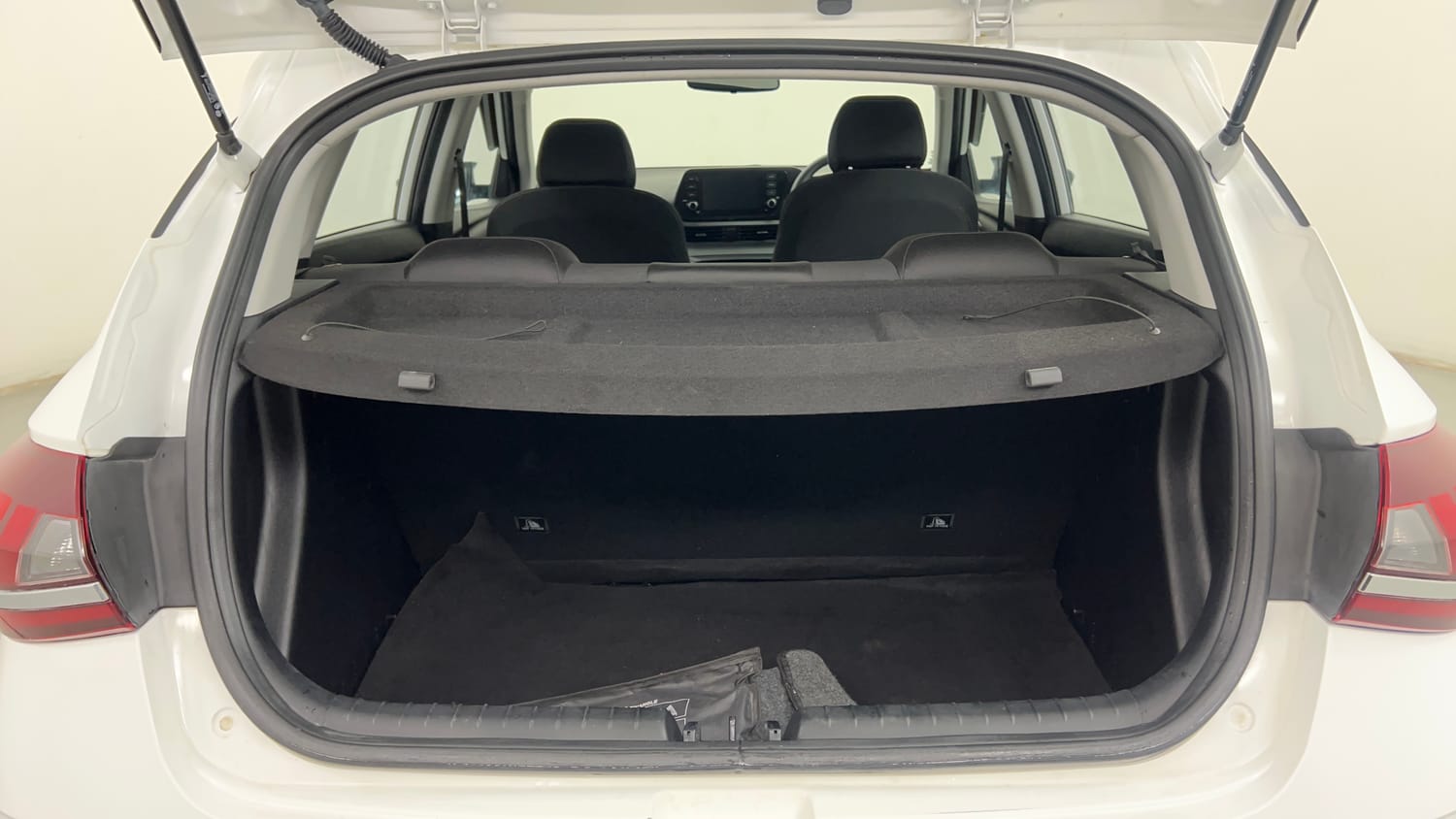 Used 2022 Hyundai i20 Sportz 1.2 IVT Petrol Automatic interior DICKY INSIDE VIEW
