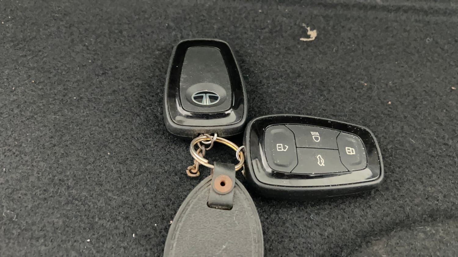 Used 2023 Tata Punch Accomplished MT Petrol Manual extra CAR KEY VIEW