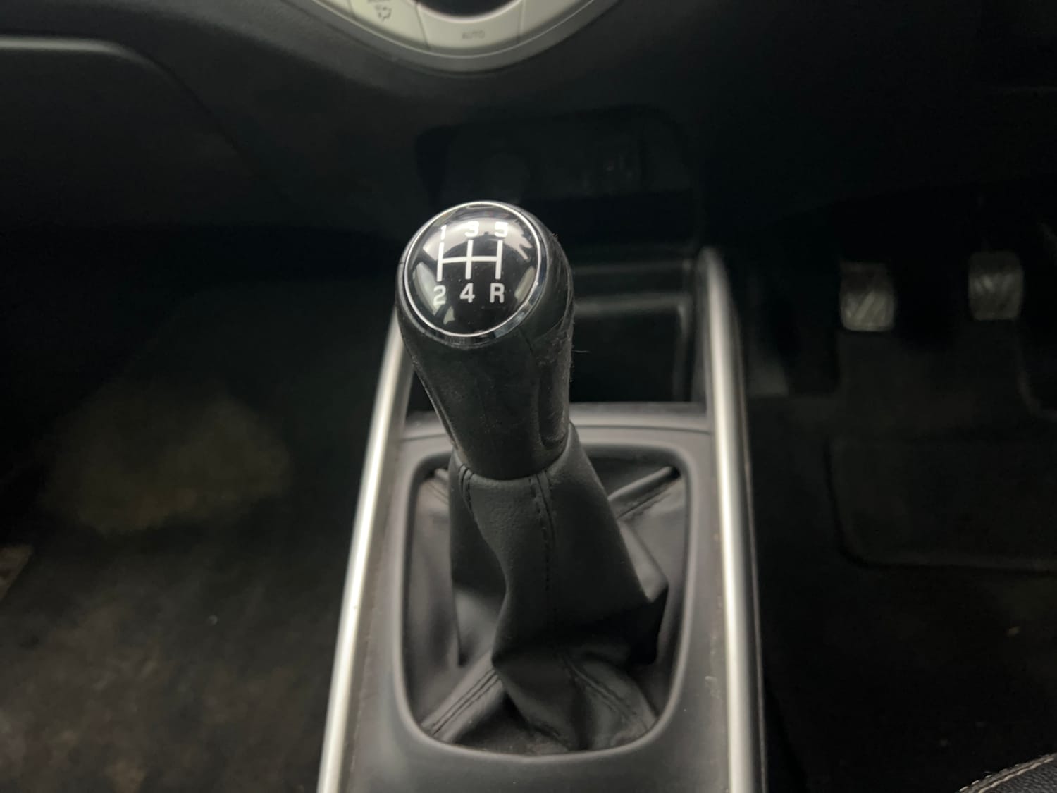 Used 2018 Maruti Suzuki Baleno Alpha 1.2 Petrol Manual interior GEAR  KNOB VIEW
