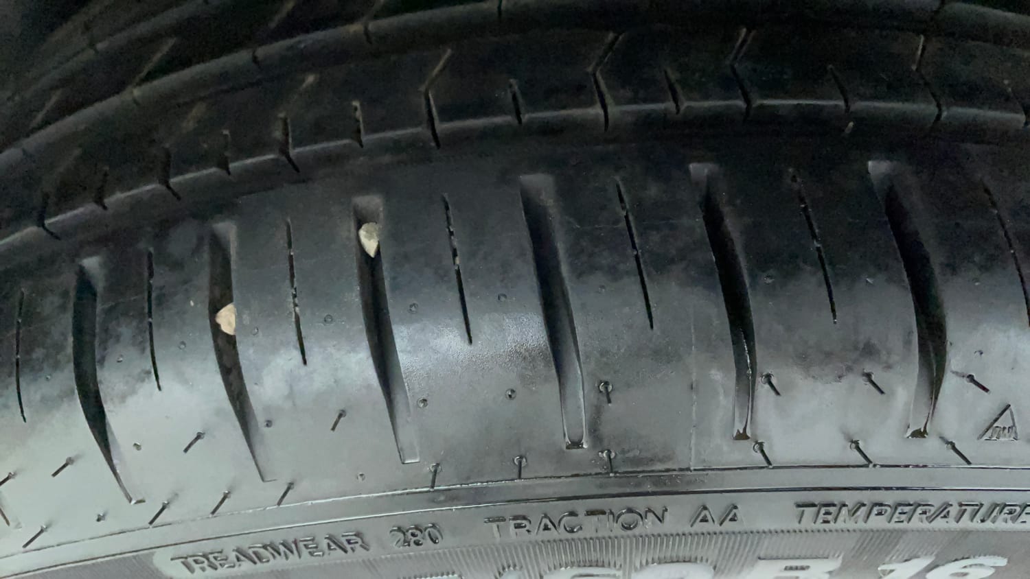 Used 2022 Volkswagen Taigun GT 1.5 TSI MT Petrol Manual tyres RIGHT REAR TYRE TREAD VIEW