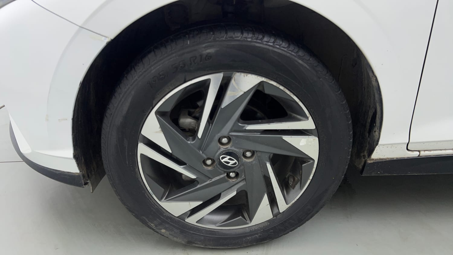 Used 2022 Hyundai i20 Asta (O) 1.2 IVT Petrol Automatic tyres LEFT FRONT TYRE RIM VIEW