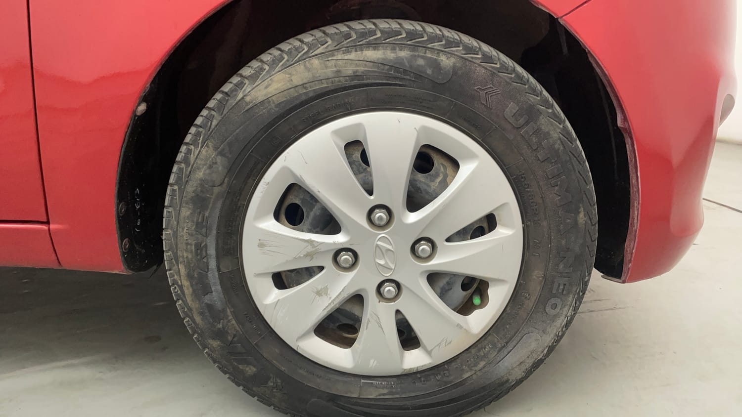 Used 2012 Hyundai i10 Sportz 1.2 AT Kappa2 Petrol Automatic tyres RIGHT FRONT TYRE RIM VIEW