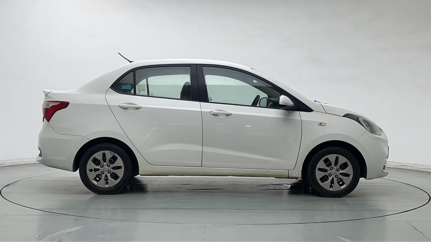 Used 2019 Hyundai Xcent S Petrol+cng(outside fitted) Cng Manual exterior RIGHT SIDE VIEW