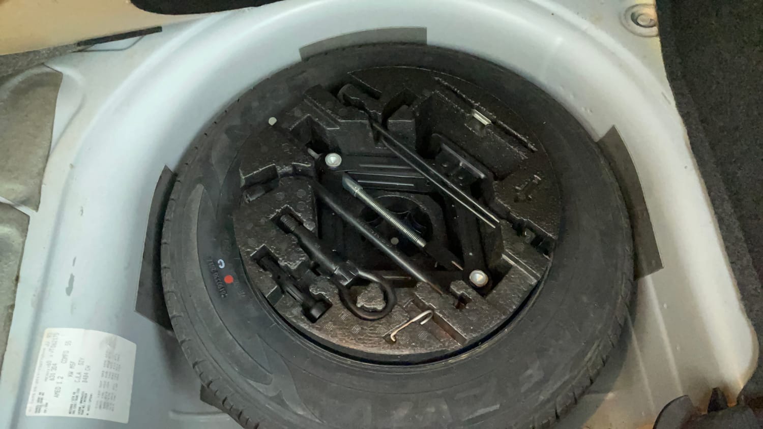 Used 2017 Volkswagen Ameo Comfortline 1.2L (P) Petrol Manual tyres SPARE TYRE VIEW