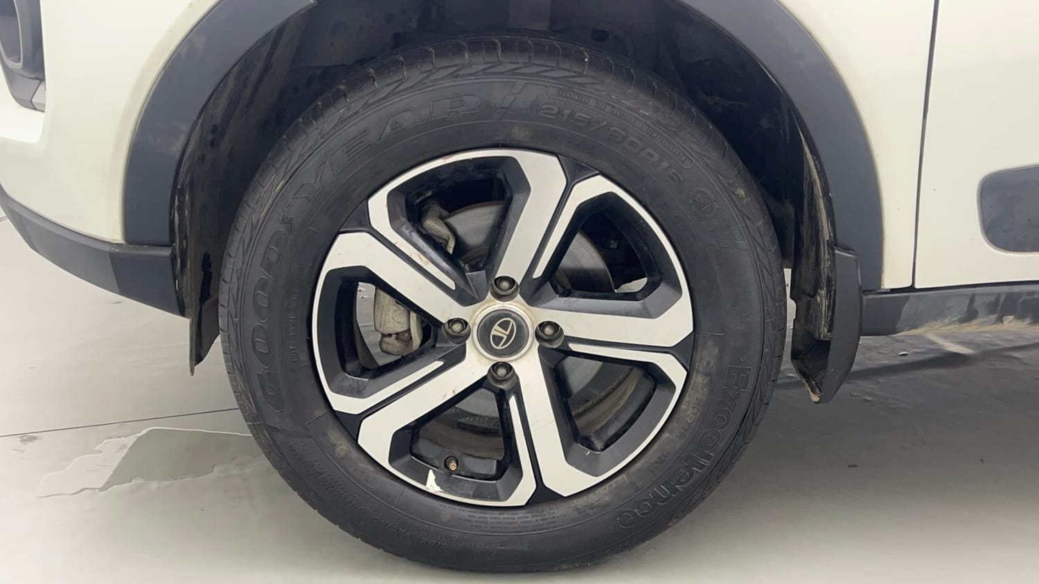 Used 2022 Tata Nexon XZA Plus (HS) Petrol Automatic tyres LEFT FRONT TYRE RIM VIEW