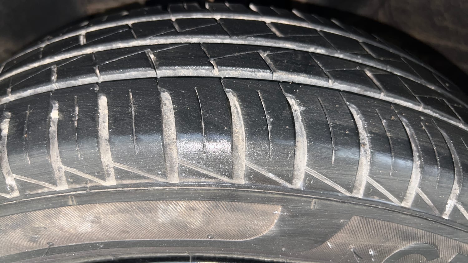 Used 2024 Renault Kwid CLIMBER 1.0 AMT Dual Tone Petrol Automatic tyres LEFT FRONT TYRE TREAD VIEW