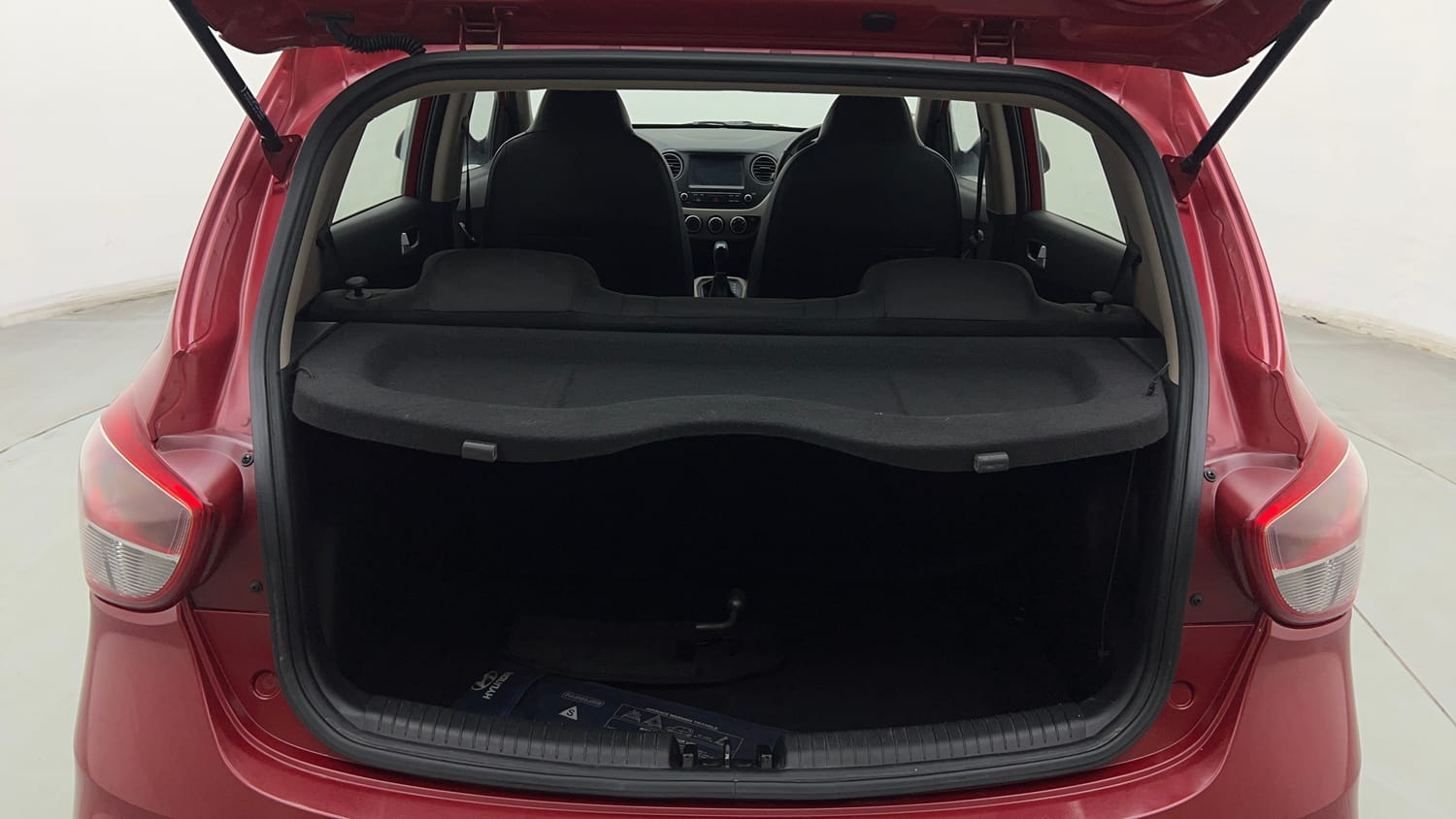 Used 2018 Hyundai Grand i10 Sportz (O) AT 1.2 Kappa VTVT Petrol Automatic interior DICKY INSIDE VIEW