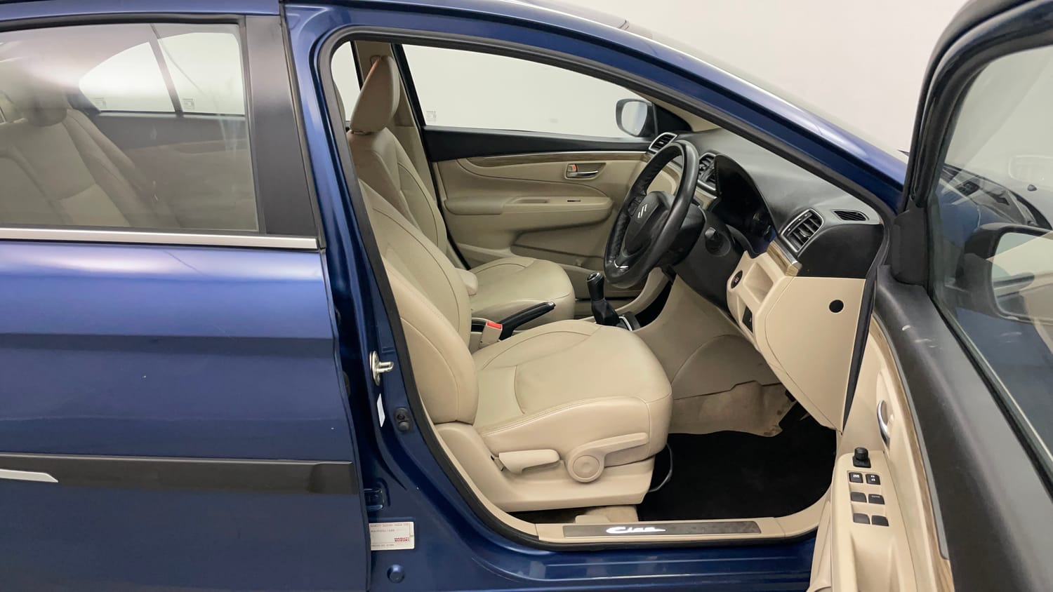 Used 2019 Maruti Suzuki Ciaz Alpha Hybrid 1.5 Petrol Manual interior RIGHT SIDE FRONT DOOR CABIN VIEW