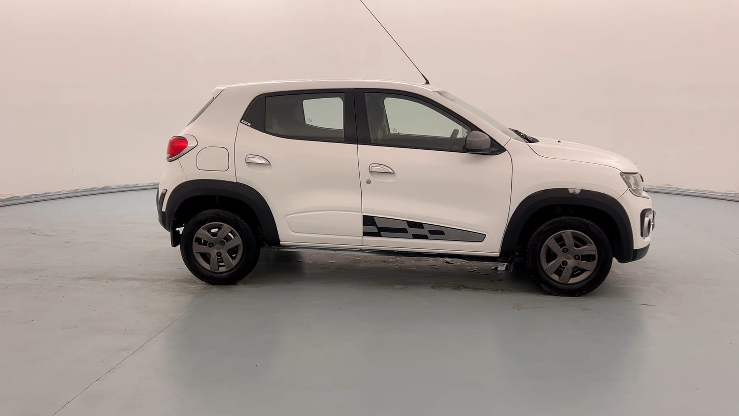 Used 2017 Renault Kwid 1.0 RXL Petrol Manual exterior RIGHT SIDE VIEW