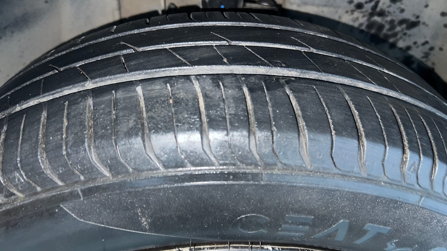 Used 2024 Tata Punch Pure MT Petrol Manual tyres RIGHT FRONT TYRE TREAD VIEW