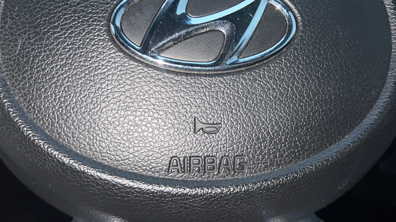 Used 2022 Hyundai i20 Asta (O) 1.2 IVT Petrol Automatic top_features Airbags