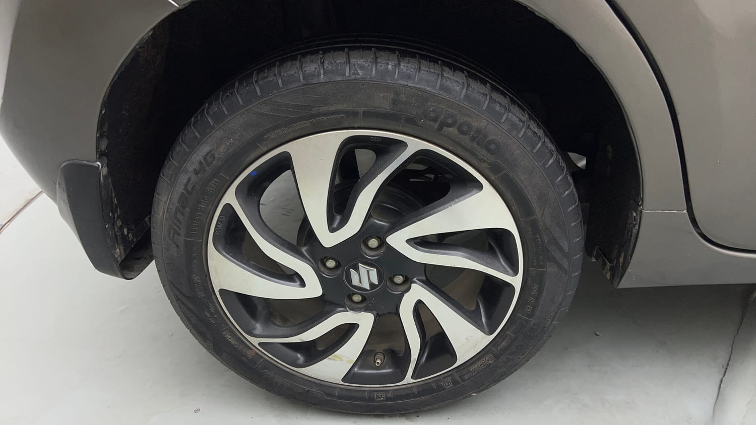 Used 2019 Maruti Suzuki Baleno Zeta Automatic Petrol Automatic tyres RIGHT REAR TYRE RIM VIEW