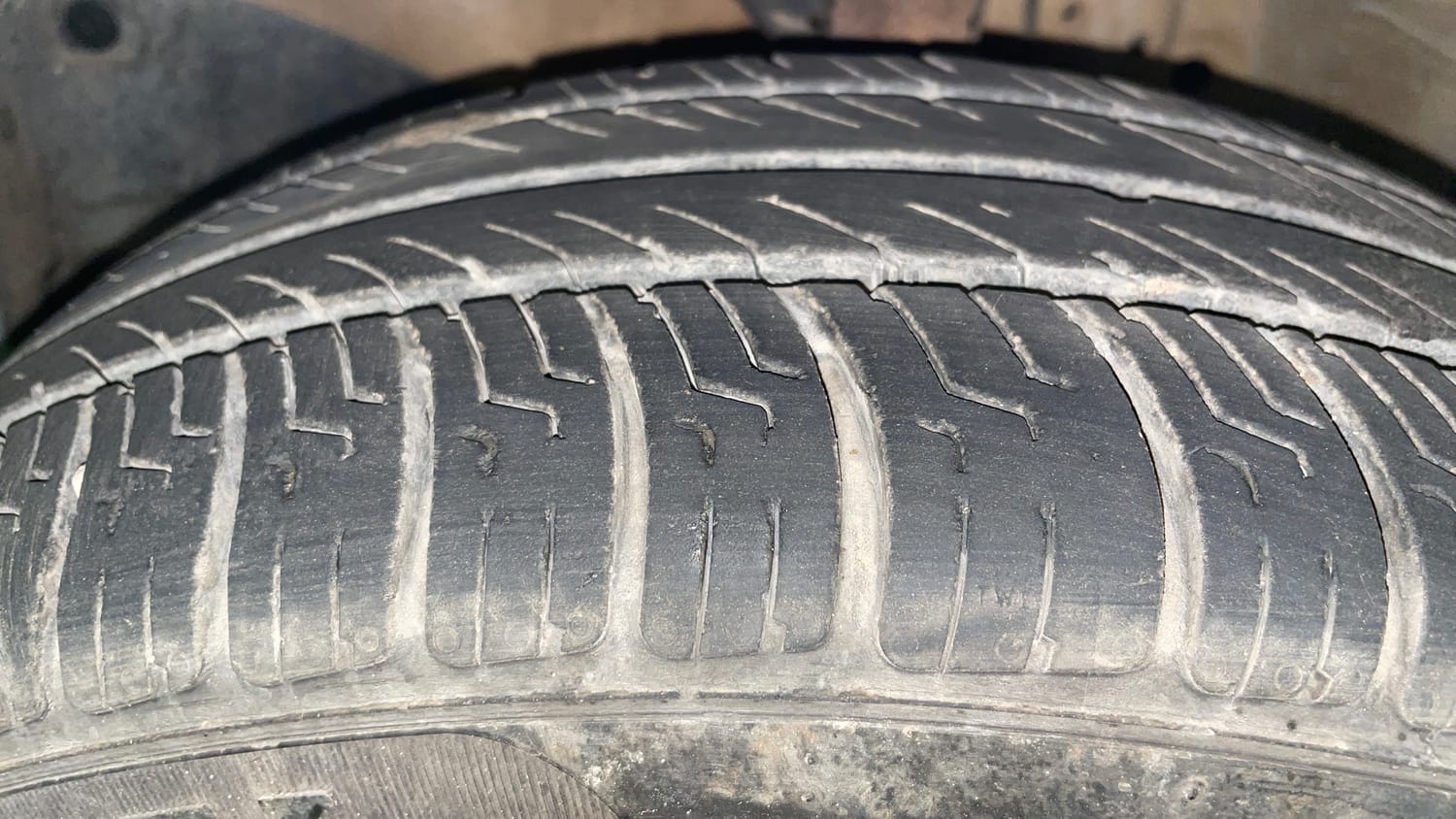 Used 2018 Honda Amaze 1.2 S i-VTEC Opt Petrol Manual tyres LEFT FRONT TYRE TREAD VIEW
