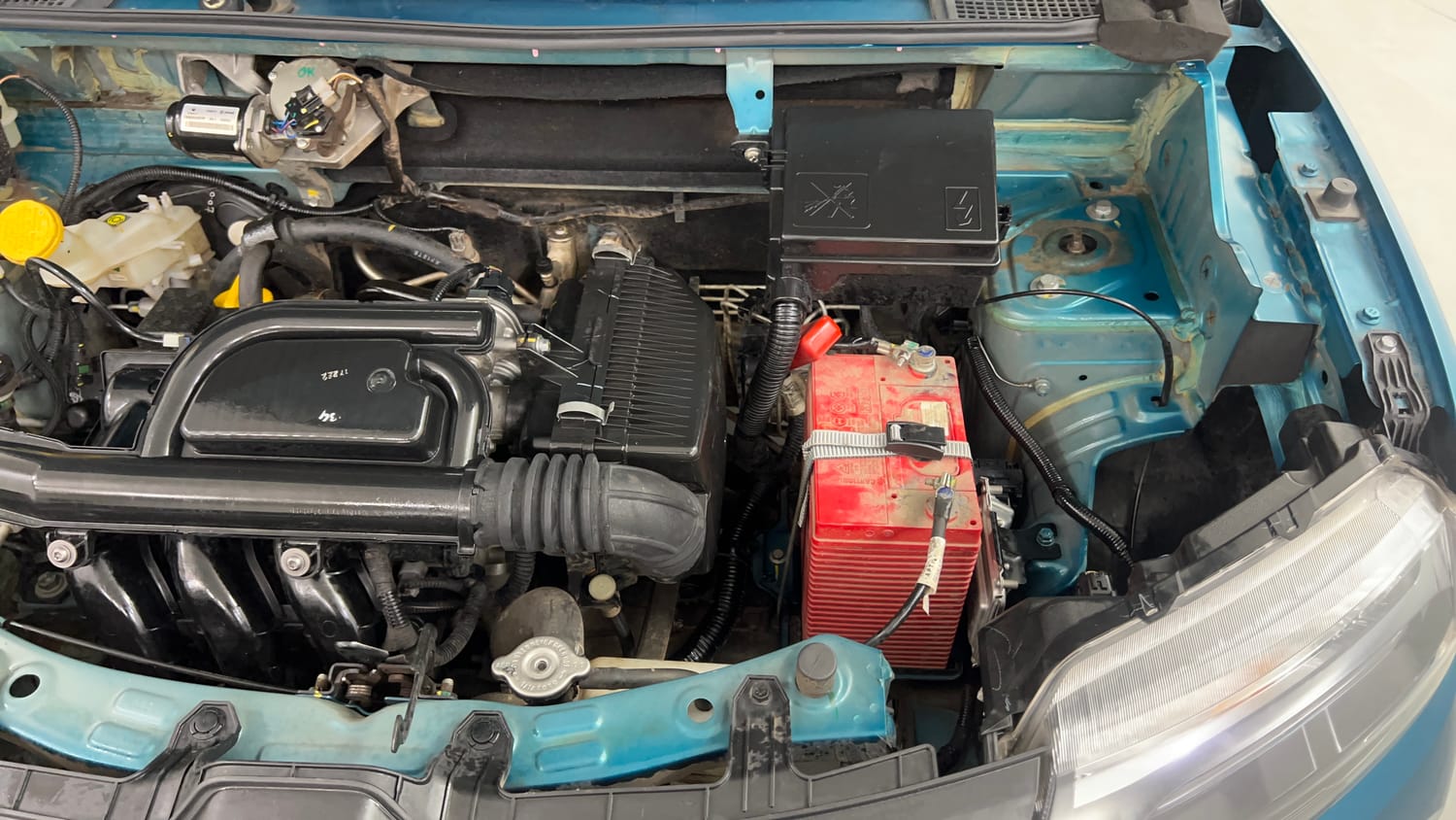 Used 2022 Renault Kwid RXT 1.0 (O) Petrol Manual engine ENGINE LEFT SIDE VIEW