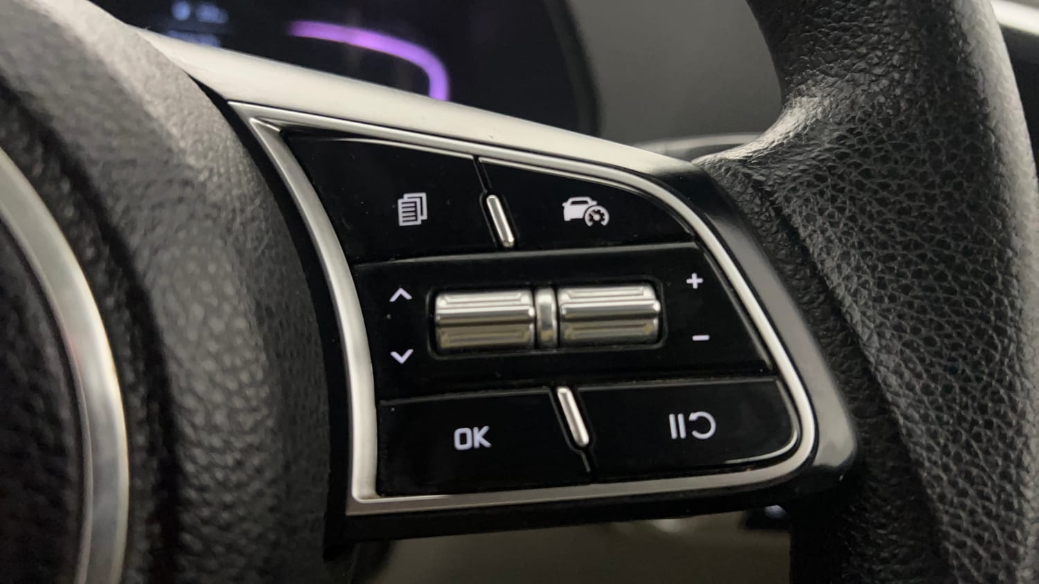 Used 2022 Kia Carens Prestige Plus 1.4 Petrol MT 7 STR Petrol Manual top_features Cruise control