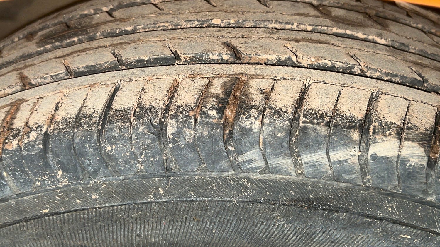 Used 2017 Tata Tiago Revotron XZA Petrol Automatic tyres RIGHT REAR TYRE TREAD VIEW