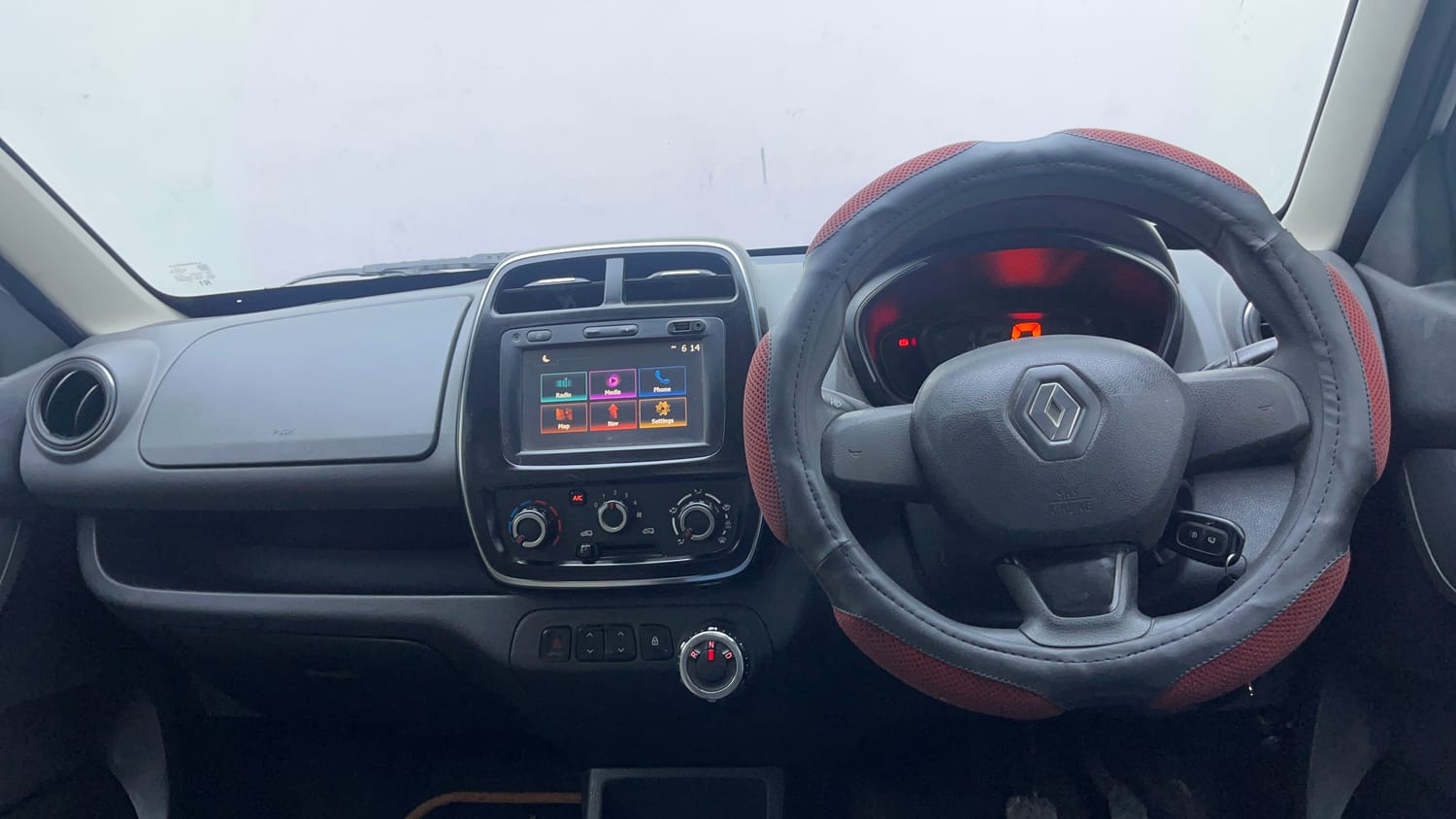 Used 2017 Renault Kwid 1.0 RXT AMT Petrol Automatic interior DASHBOARD VIEW