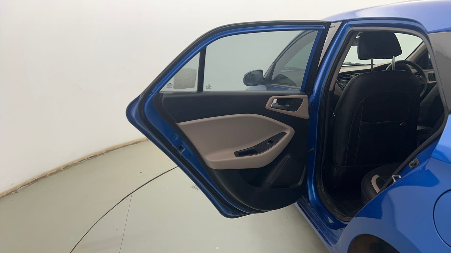 Used 2020 Hyundai Elite i20 Sportz Plus 1.2 Petrol Manual interior LEFT REAR DOOR OPEN VIEW