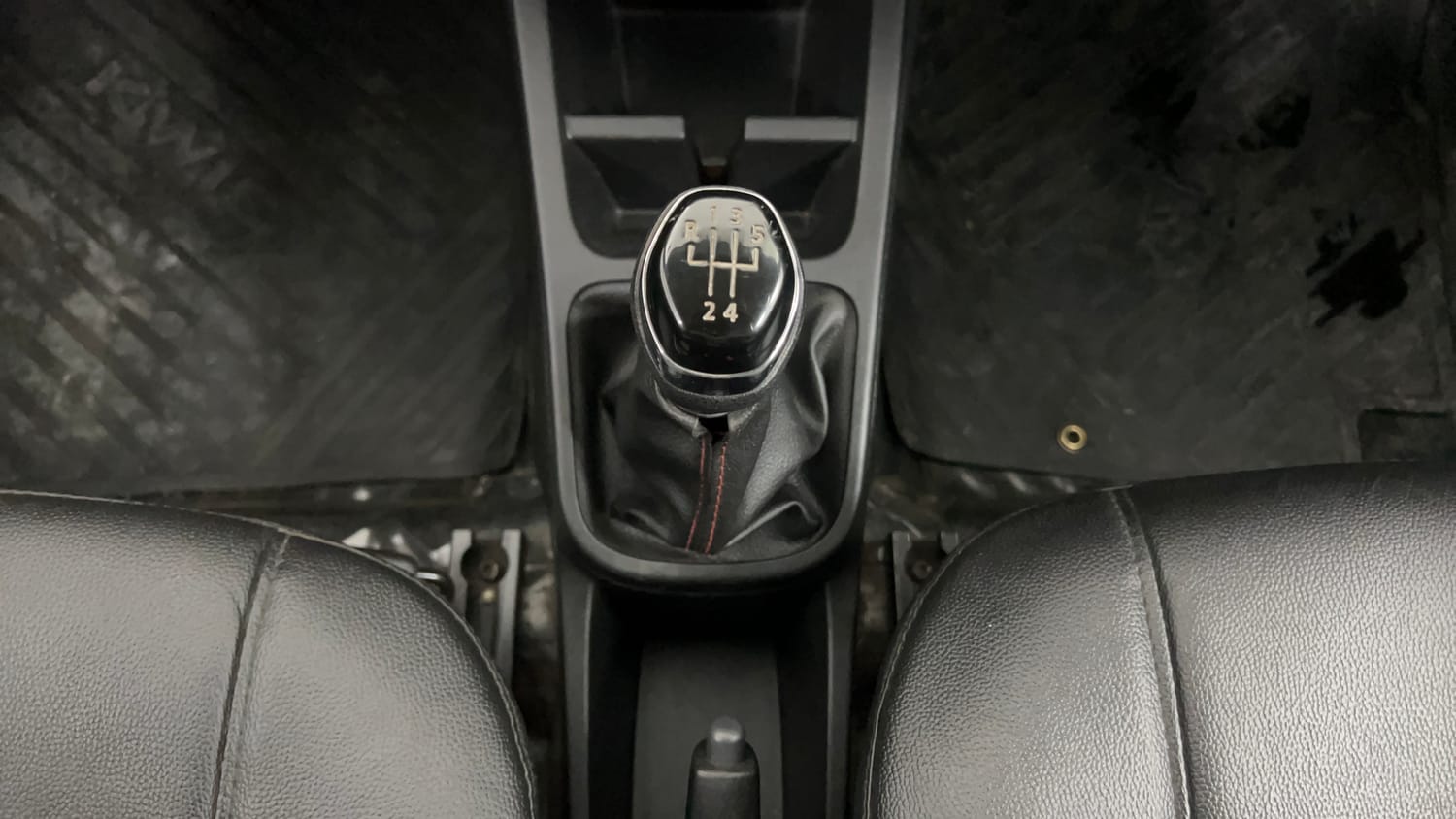 Used 2022 Renault Kwid RXT 1.0 (O) Petrol Manual interior GEAR  KNOB VIEW