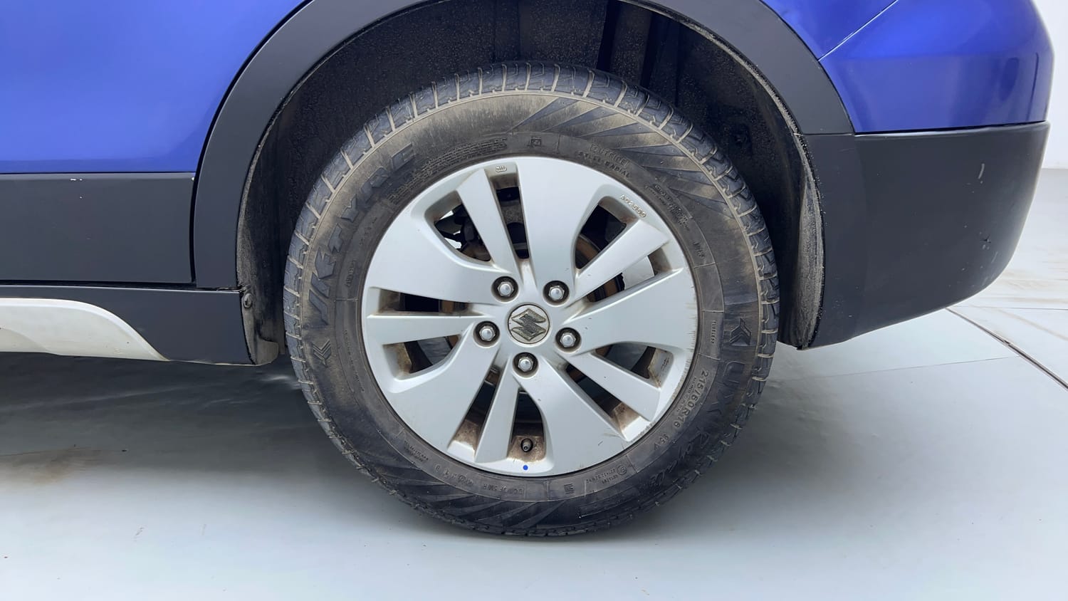 Used 2015 Maruti Suzuki S-Cross Alpha 1.3 Diesel Manual tyres LEFT REAR TYRE RIM VIEW