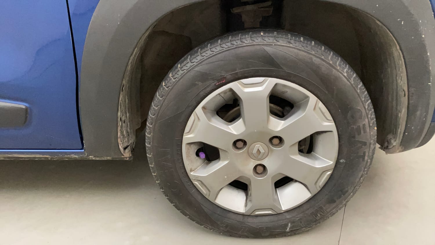 Used 2017 Renault Kwid CLIMBER 1.0 Petrol Manual tyres RIGHT FRONT TYRE RIM VIEW