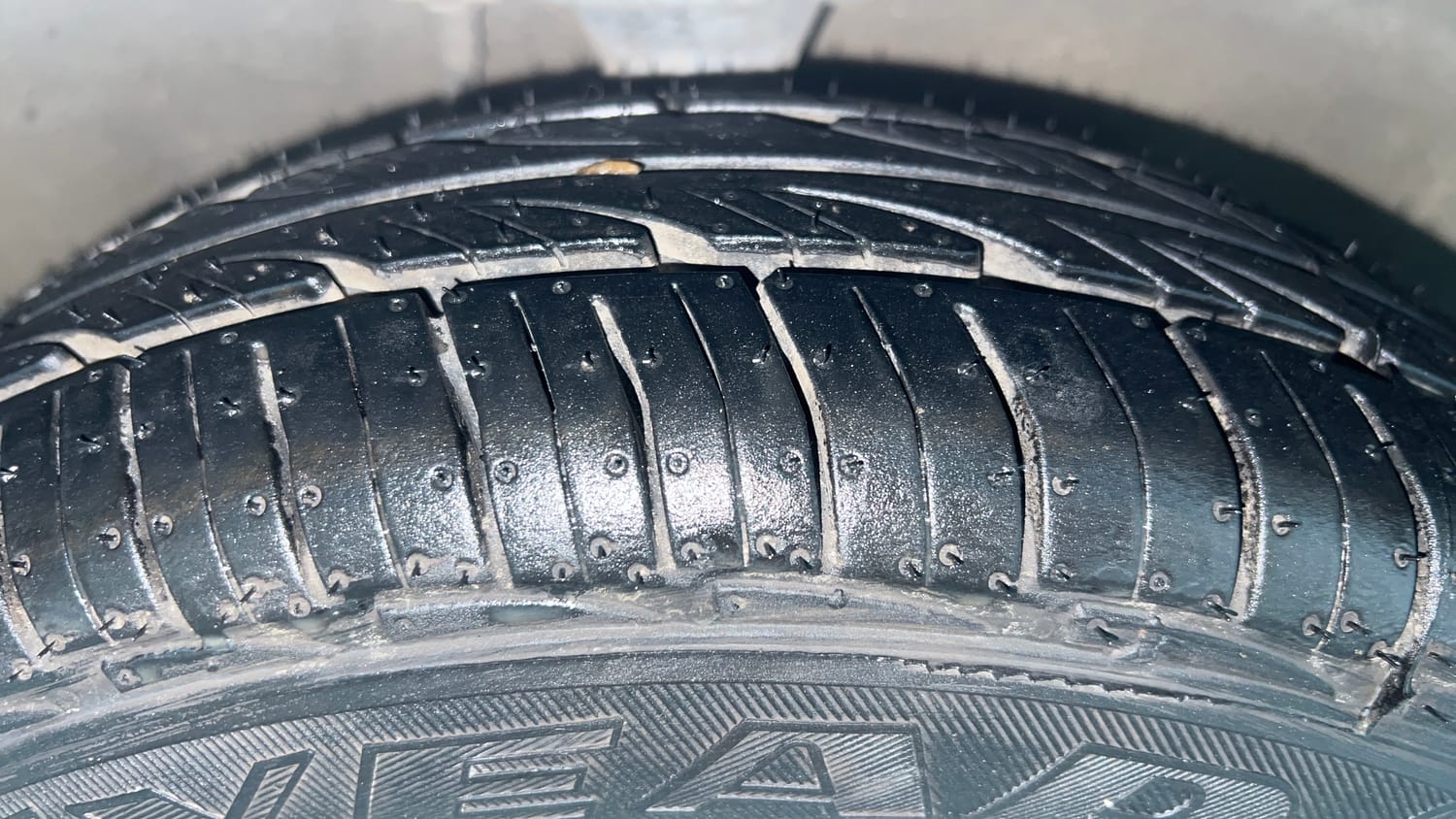 Used 2017 Maruti Suzuki Alto 800 VXi Petrol Manual tyres RIGHT FRONT TYRE TREAD VIEW