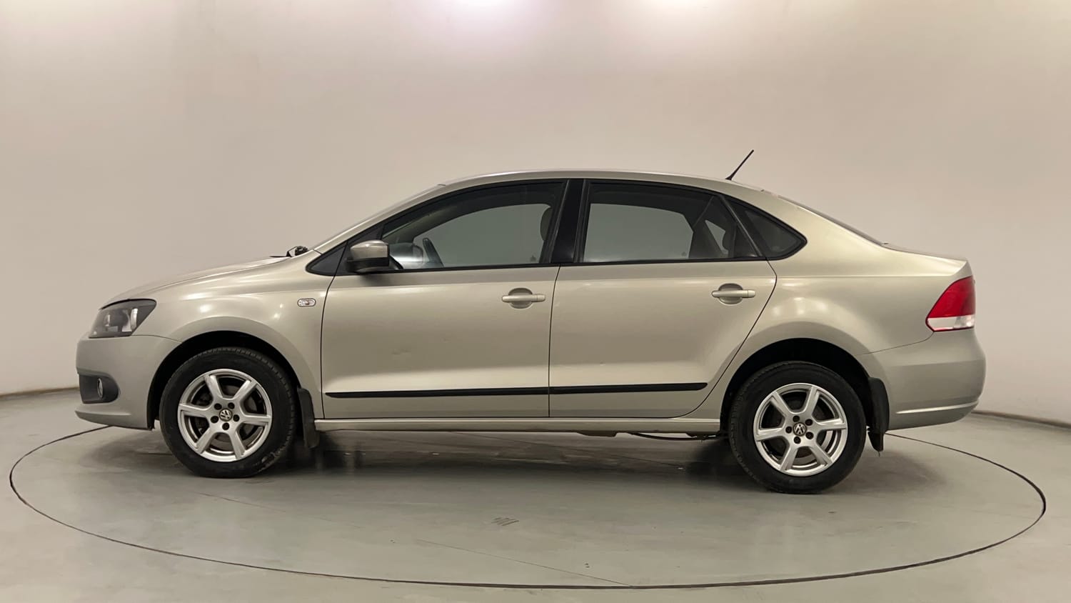 Used 2014 Volkswagen Vento Highline Petrol Petrol Manual exterior LEFT SIDE VIEW
