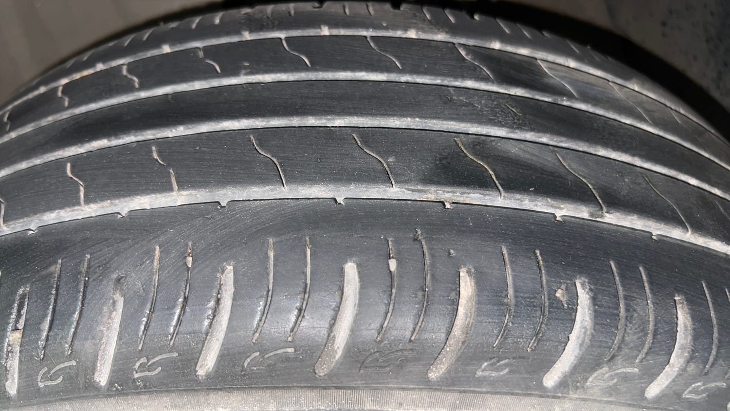 Used 2021 maruti-suzuki Vitara Brezza VXi Petrol Manual tyres LEFT FRONT TYRE TREAD VIEW