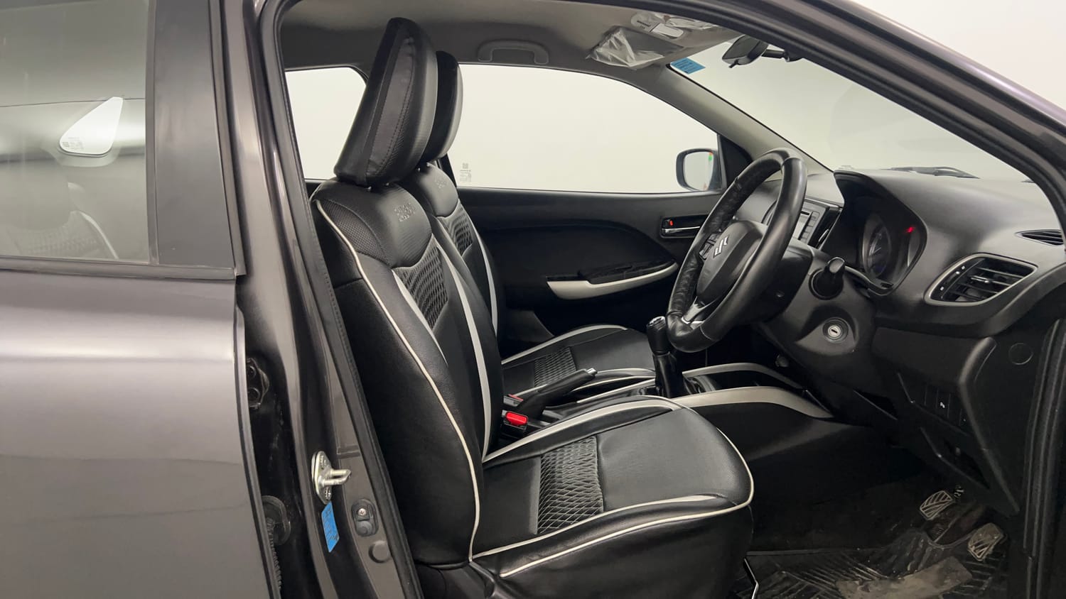 Used 2018 Maruti Suzuki Baleno Delta 1.2 Petrol Manual interior RIGHT SIDE FRONT DOOR CABIN VIEW