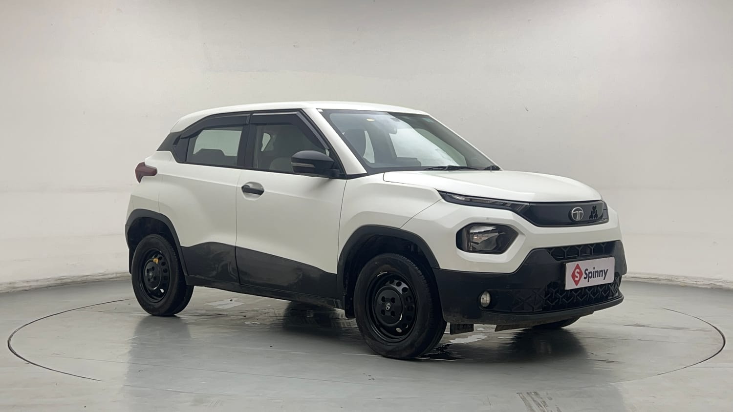 Used 2024 Tata Punch Pure MT Petrol Manual exterior RIGHT FRONT CORNER VIEW