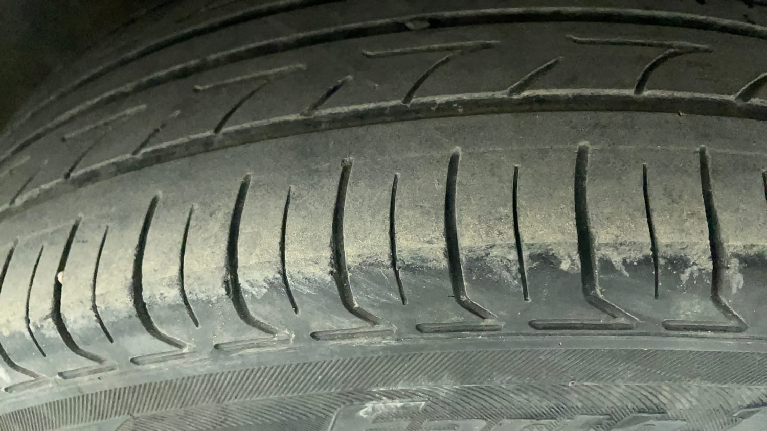 Used 2017 Volkswagen Ameo Highline1.2L (P) Petrol Manual tyres LEFT REAR TYRE TREAD VIEW