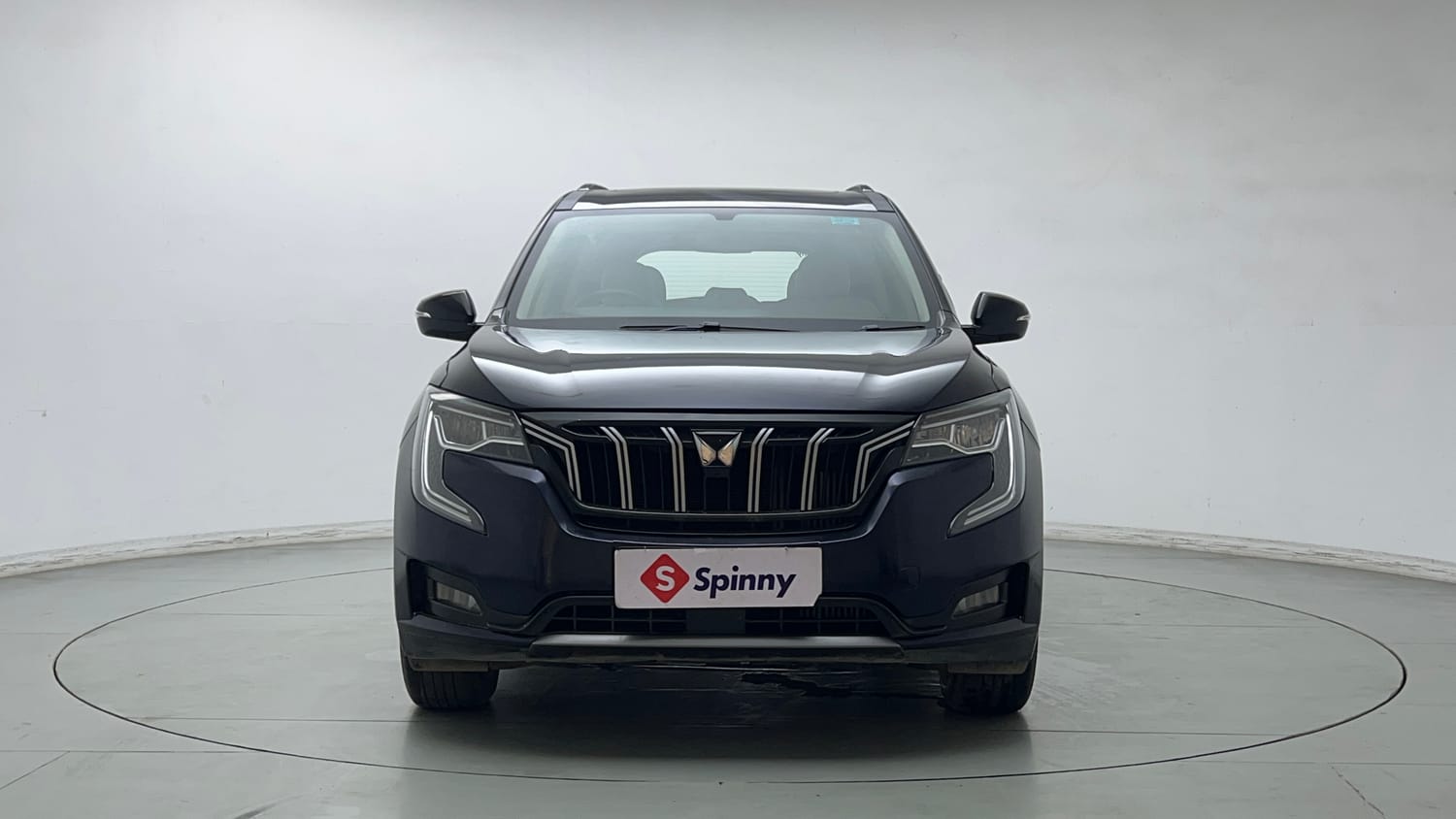 Used 2024 Mahindra XUV700 AX 5 Petrol AT 5 STR Petrol Automatic exterior FRONT VIEW