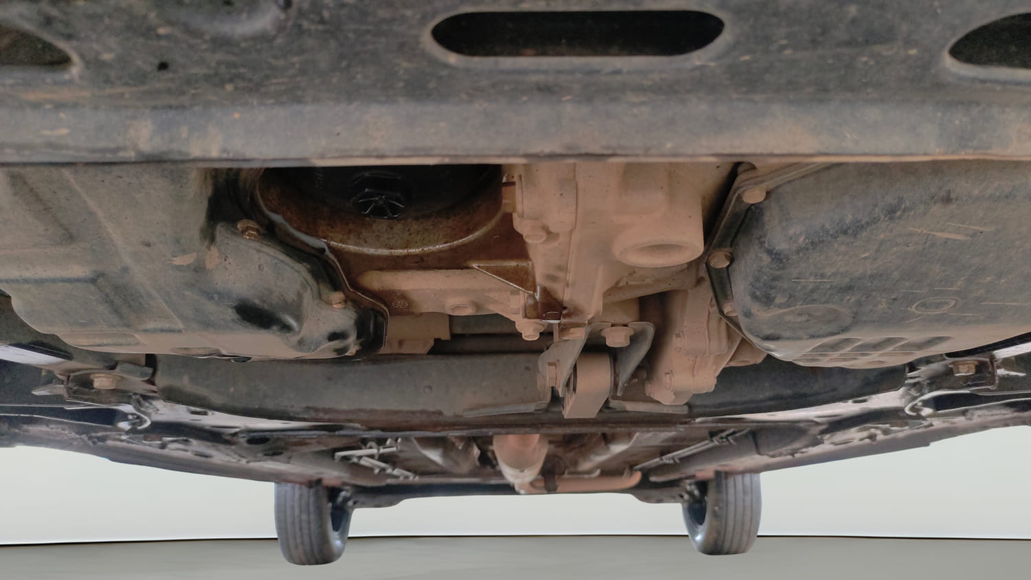 Used 2022 Nissan Magnite XV Premium Turbo CVT Dual Tone Petrol Automatic extra FRONT LEFT UNDERBODY VIEW