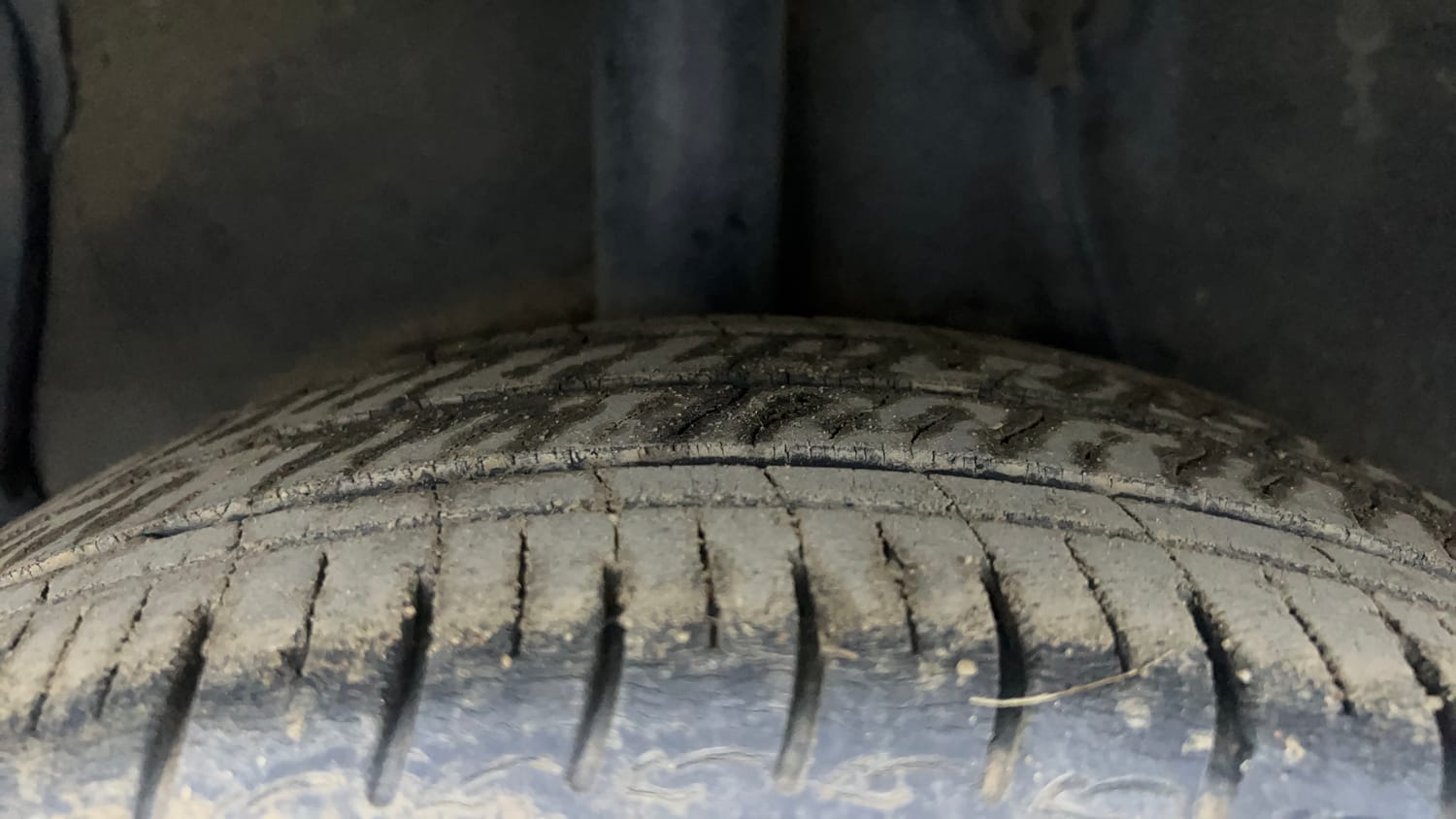 Used 2023 Hyundai Aura SX 1.2 CNG Cng Manual tyres RIGHT REAR TYRE TREAD VIEW