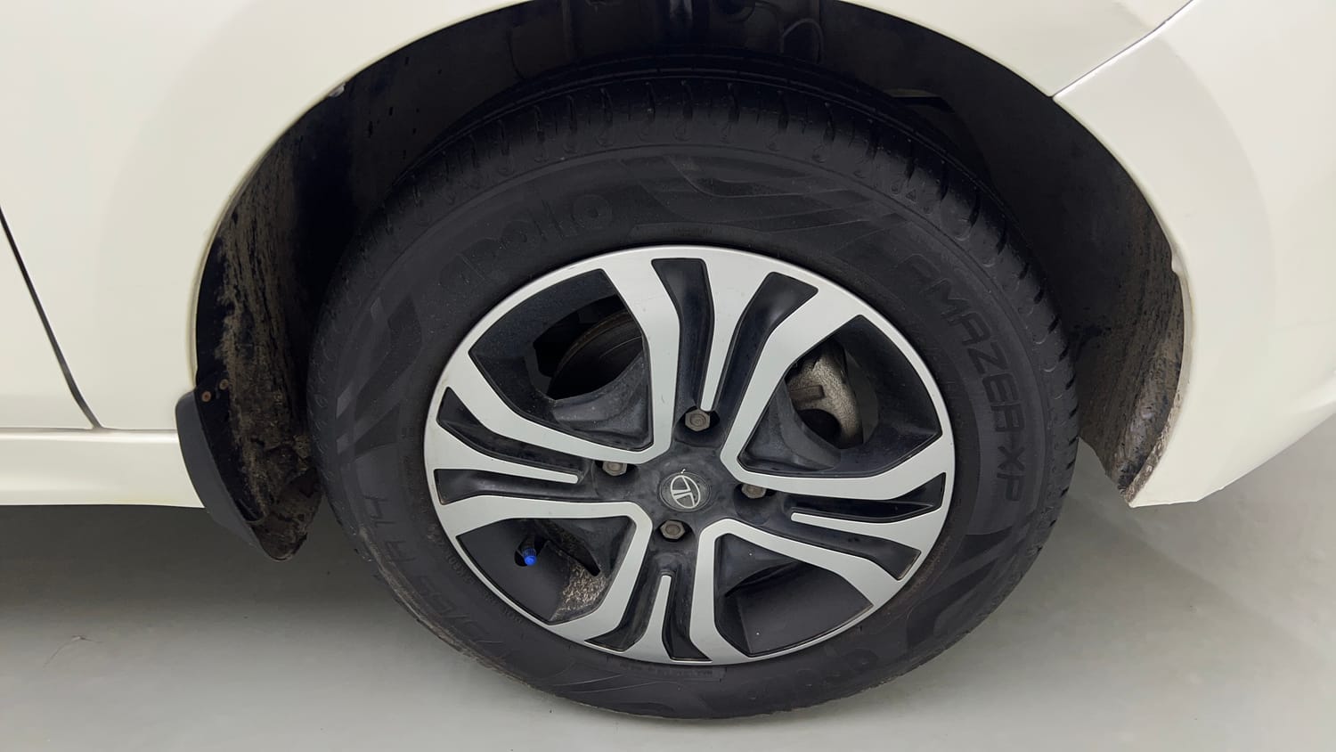 Used 2024 Tata Tiago XTA iCNG Cng Automatic tyres RIGHT FRONT TYRE RIM VIEW