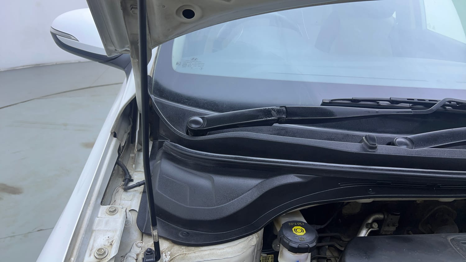 Used 2018 Hyundai Verna SX (O) 1.6 VTVT AT Petrol Automatic engine ENGINE RIGHT SIDE HINGE & APRON VIEW
