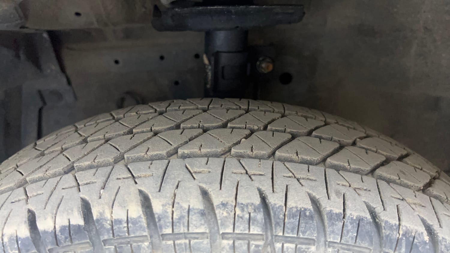 Used 2017 Maruti Suzuki Swift VXi Petrol Manual tyres LEFT FRONT TYRE TREAD VIEW
